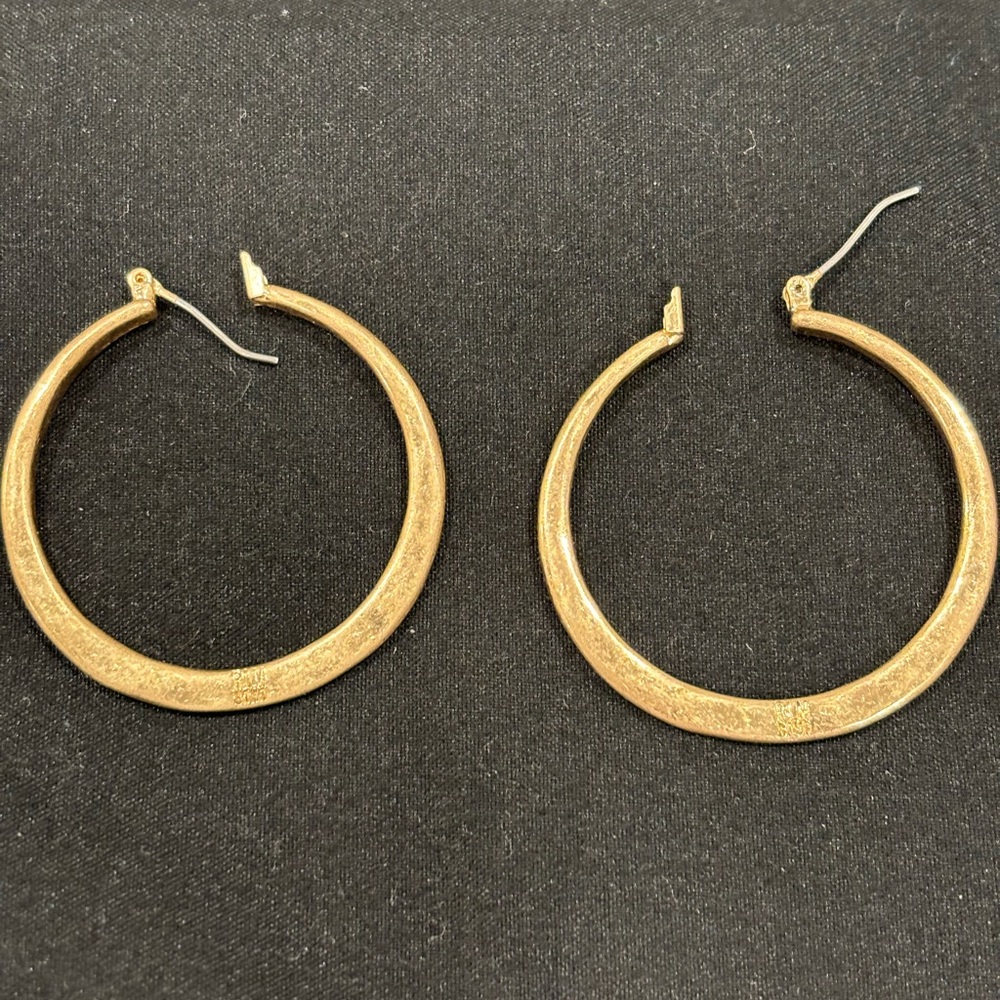 Gold hoop earrings. Medium  size.